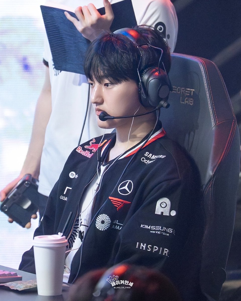 LONGLIVE_FAKER's tweet photo. 251211

솬먹밥🍙

#페이즈 #Peyz https://t.co/lWc6aeMMR5