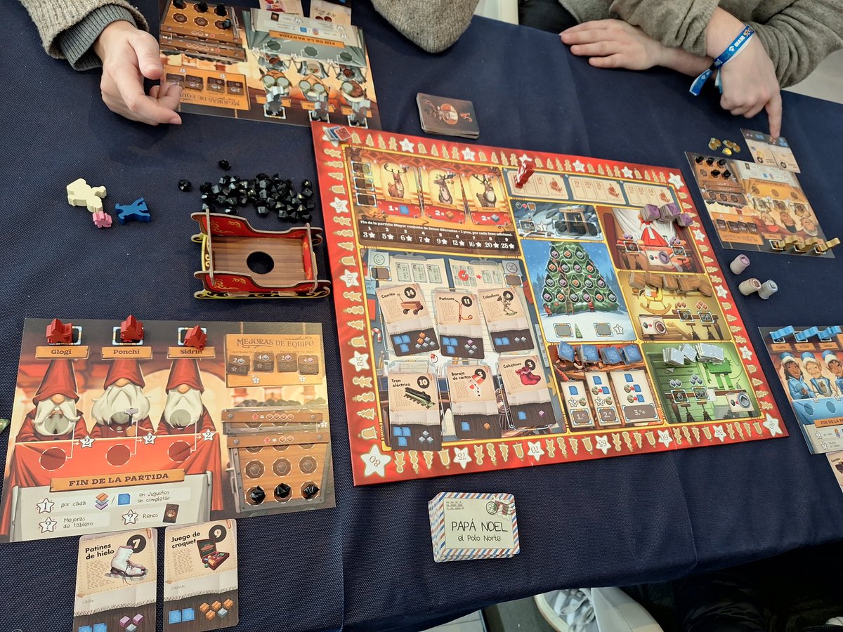 asoc_elduende's tweet photo. Estuvimos en la Deviriada que organizó @DevirIberia en un hotel de Lloret de mar. Gran evento y mejor buffet. Se presentaron futuras novedades como taller de santa claus (que nos gustó mucho), caracoles (juego estilo worms), shinjuku, railway boom... #deviriada #juegosdemesa https://t.co/S33Yjgobc4