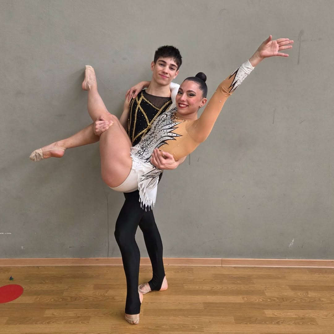 Delateral_'s tweet image. Raúl y Ruth hacen brillar a Expresión Rítmica Talavera en el VI Trofeo Yebes/Valdeluz

deportivolateral.info/raul-y-ruth-ha…