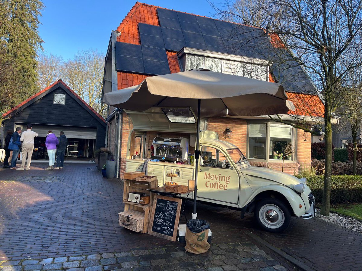 movingcoffee_nl's tweet photo. Afgelopen week hebben we weer veel bezoekers op verschillende evenementen blij gemaakt met een geweldig kopje verse koffie, cappuccino en latté.
We waren te gast bij de gemeentehuizen, broekhuisharderwijk Bij de introductie van de nieuwe Volvo ES90 en bij majoormakelaars. https://t.co/Y2olMpwz3x