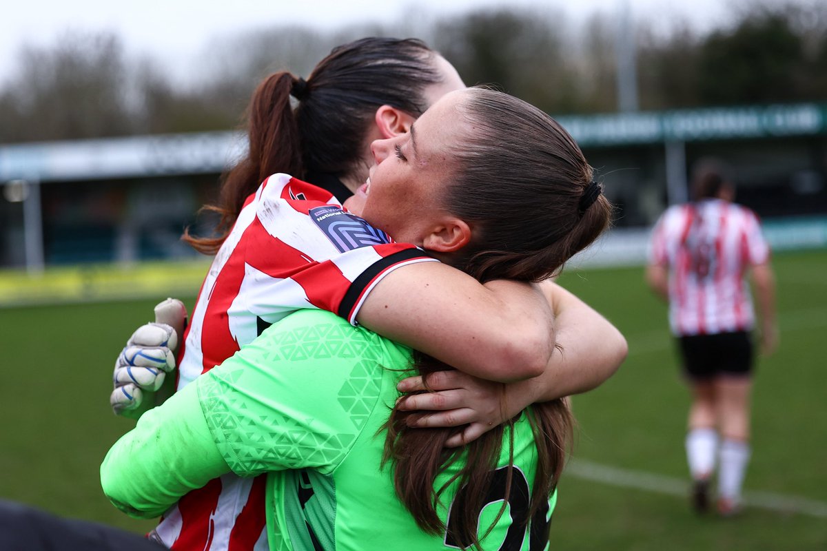 Lucy Farrell tweet media