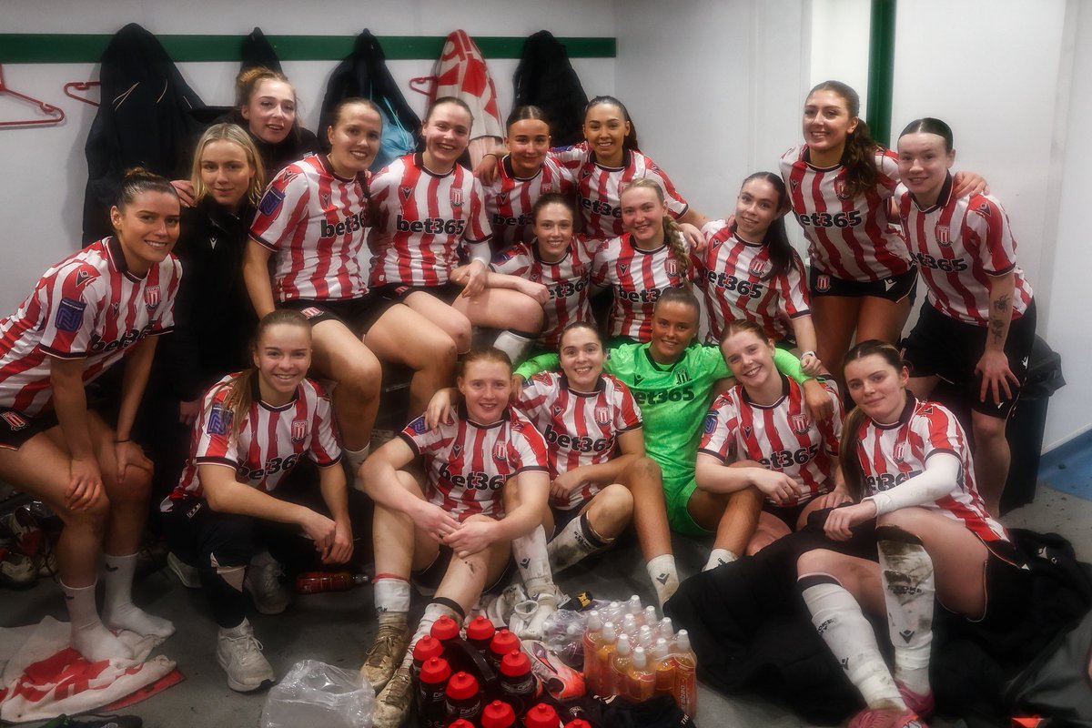 Lucy Farrell tweet media