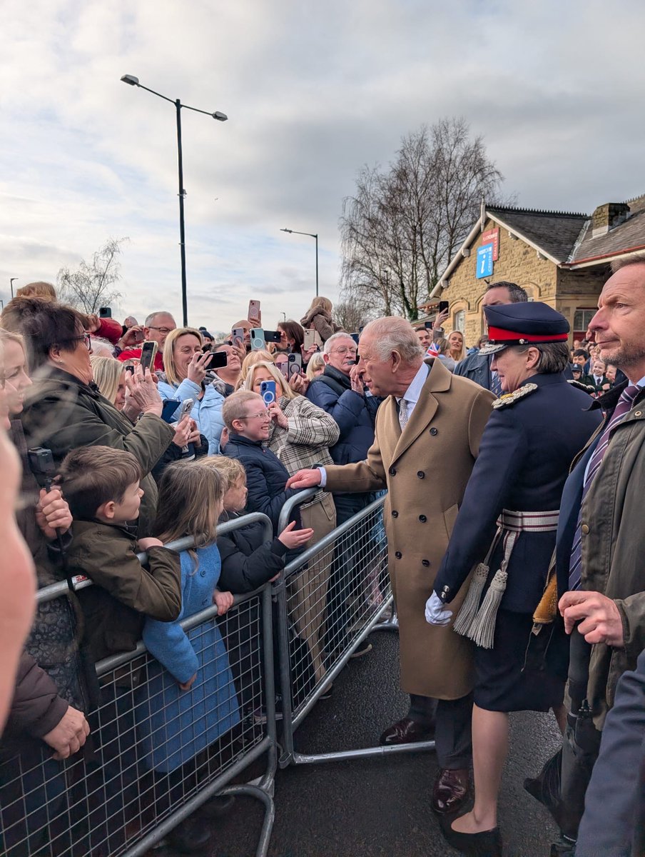 WHNSolicitors's tweet photo. Did somebody say the King is in Clitheroe? 👑

With His Majesty visiting today, our Clitheroe team is celebrating in style with a flag filled office and lots of local pride! 🇬🇧

#GreatBritain #HisMajesty #King #Lancashire https://t.co/yVtiDyTCUG