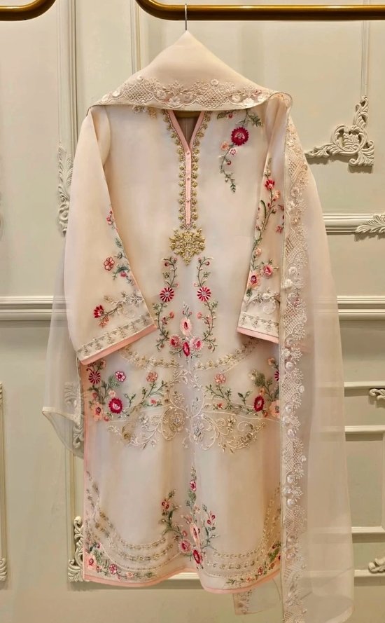 Alex Perry || Creative Writer tweet media