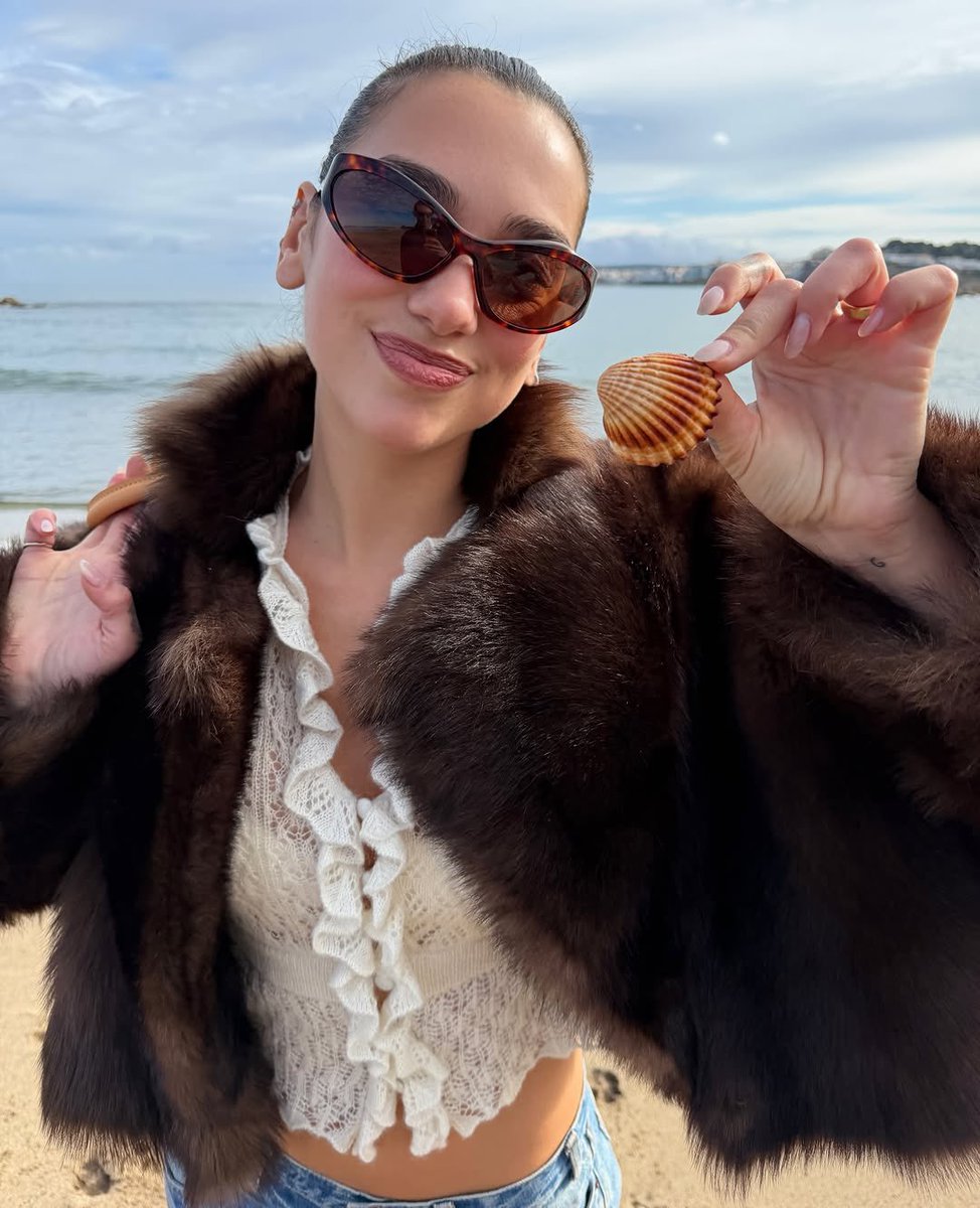 DUA LIPA tweet media