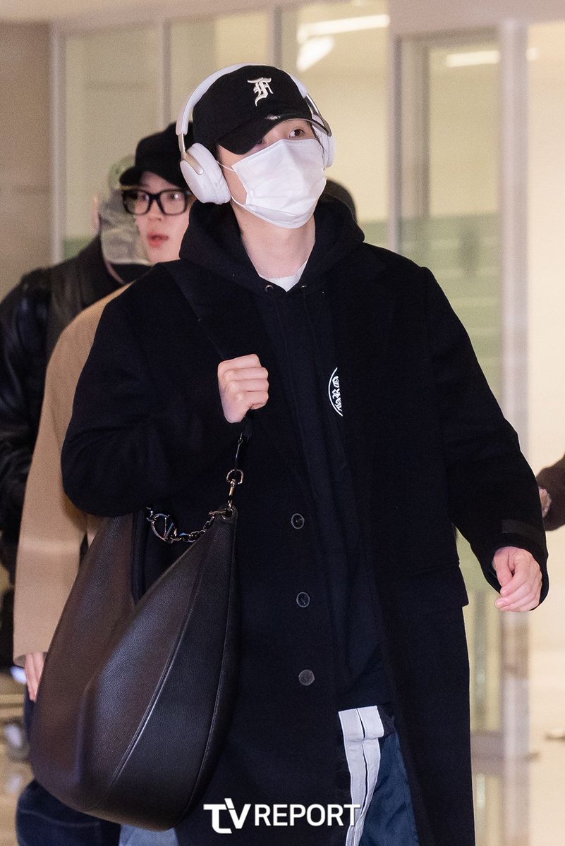 pm5_twt's tweet photo. 📷260209 윤기 입국 기사사진 #SUGA https://t.co/h381ziUsZm