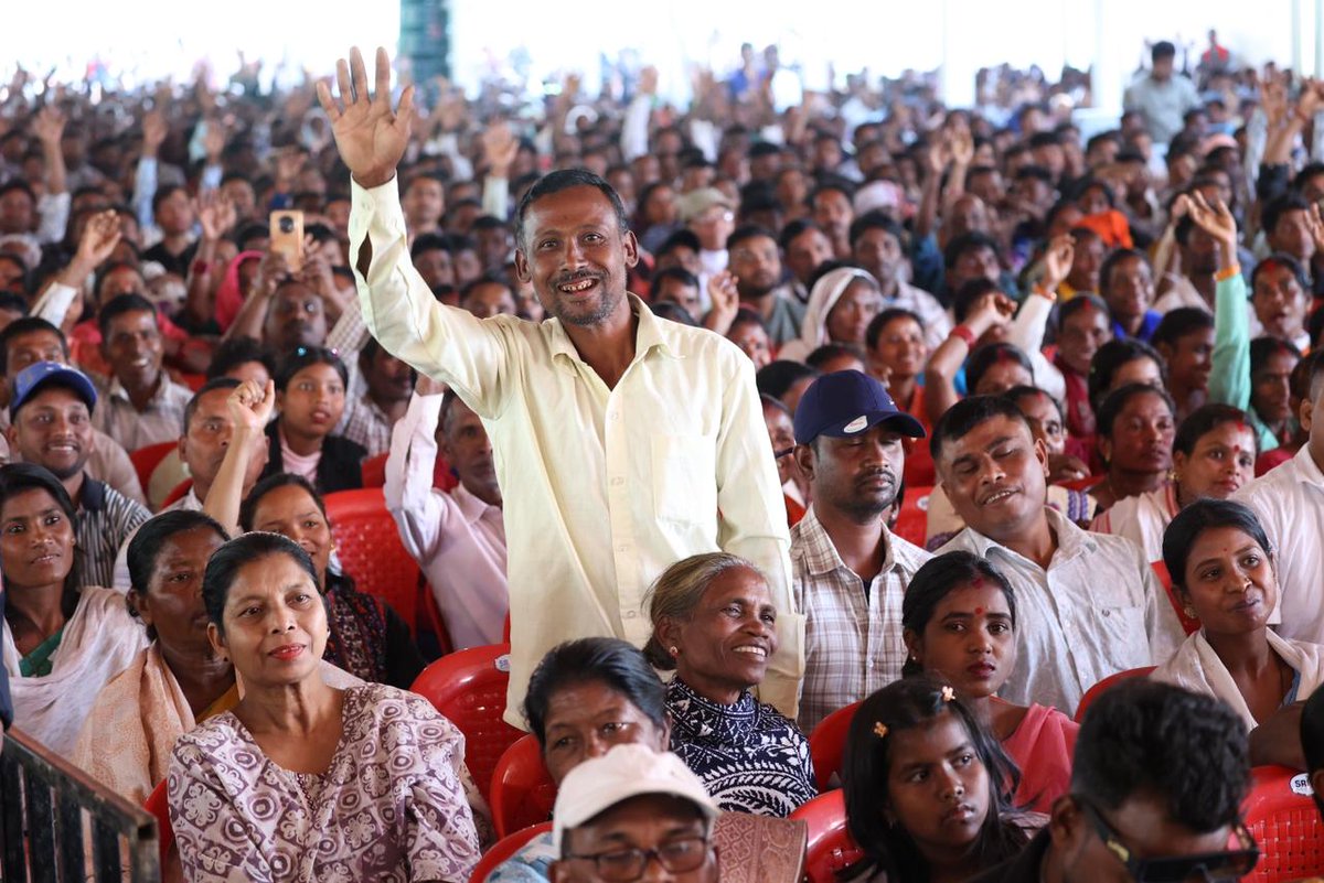 himantabiswa's tweet photo. We passed The Assam Fixation of Ceiling on Landholdings (Amendment) Bill 2025 in our Assembly which has paved the way for ensuring land rights to our hardworking Cha Shramiks and we have hit the ground already, ~3.5 lakh families in 825 TEs stand to benefit from this.

2/3 https://t.co/SWlDlVzco2
