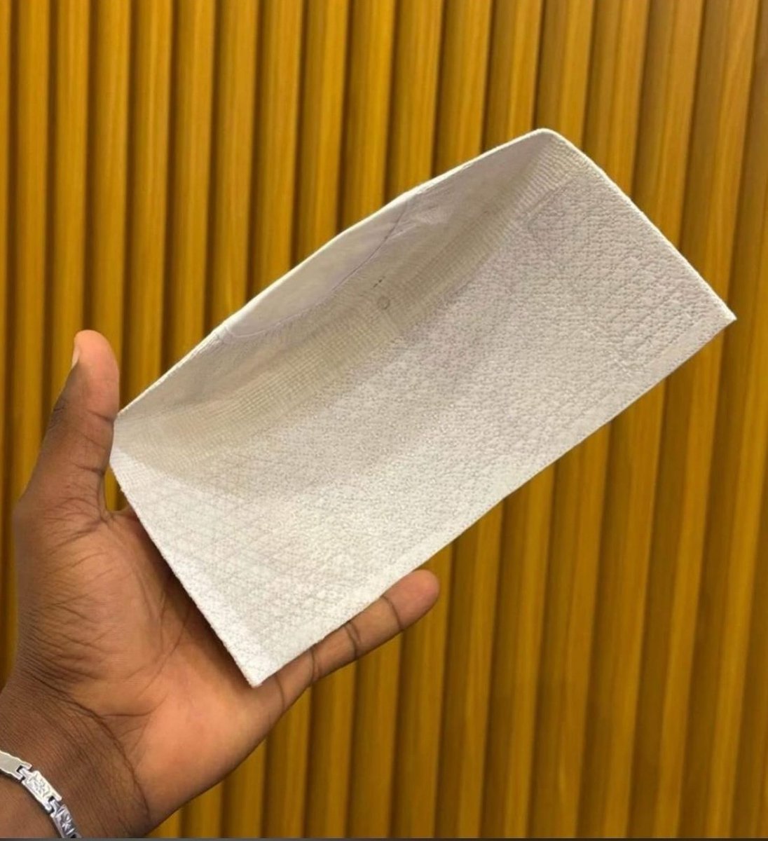 TweetsbyAzeez's tweet image. White ELEGANZA CAPS Available In All Sizes🔥🎊

🏷️:10K EACH
📍KANO,NIGERIA
☎️:08148663410

DELIVERY NATIONWIDE | 🗳️☑️
wa.me/23408148663410 | 🥂

#MondayMotivaton Where is Atiku Ikoyi Seyi Akpabio