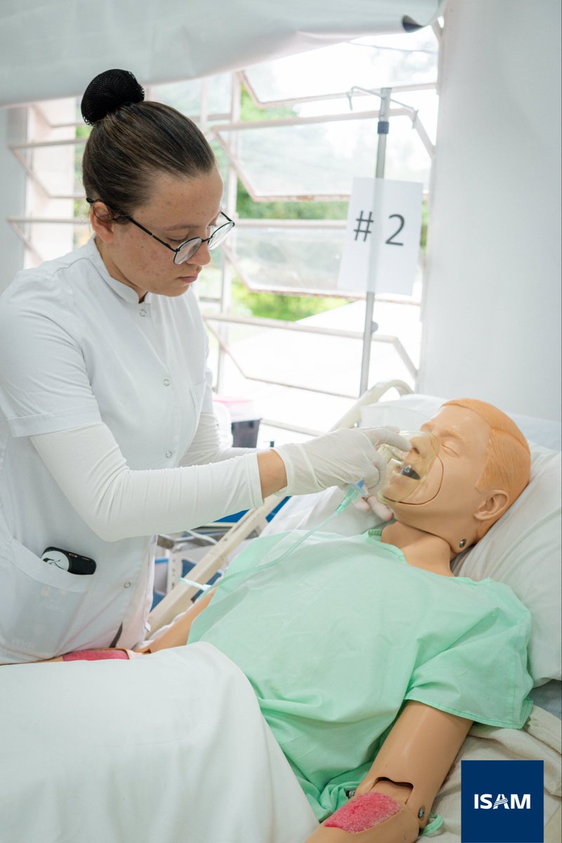 “La enfermería acompaña, promueve, acoge, consuela, sana y es capaz de accionar con un detalle, empatía, hacer que aquel humano cuidado trascienda”.