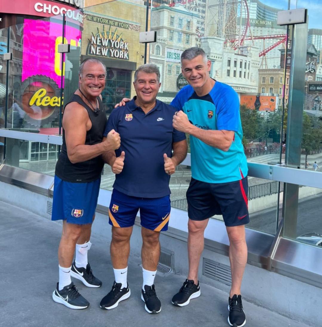 JaumeTorres14's tweet image. Tenim un president que surt a córrer amb el paquet de tabac al mitjó. Som el millor club del món