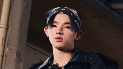 HONG IN BANDANA AND HE’S WEARING A CROP TOP HELL NAW 😭😭😭

#NOWAY_LYKN #hongshihoshi