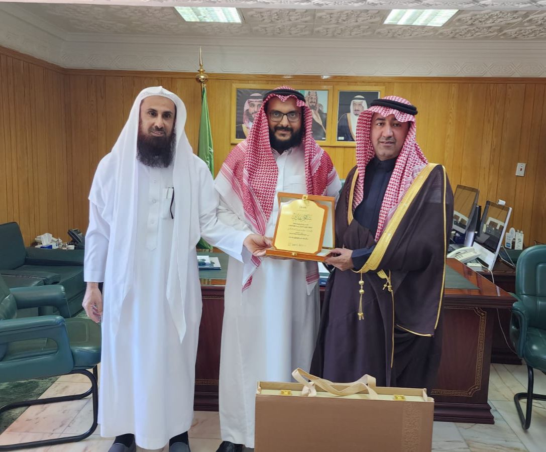 (واعظ) لرعاية شؤون الموتى في محافظة البدائع tweet media