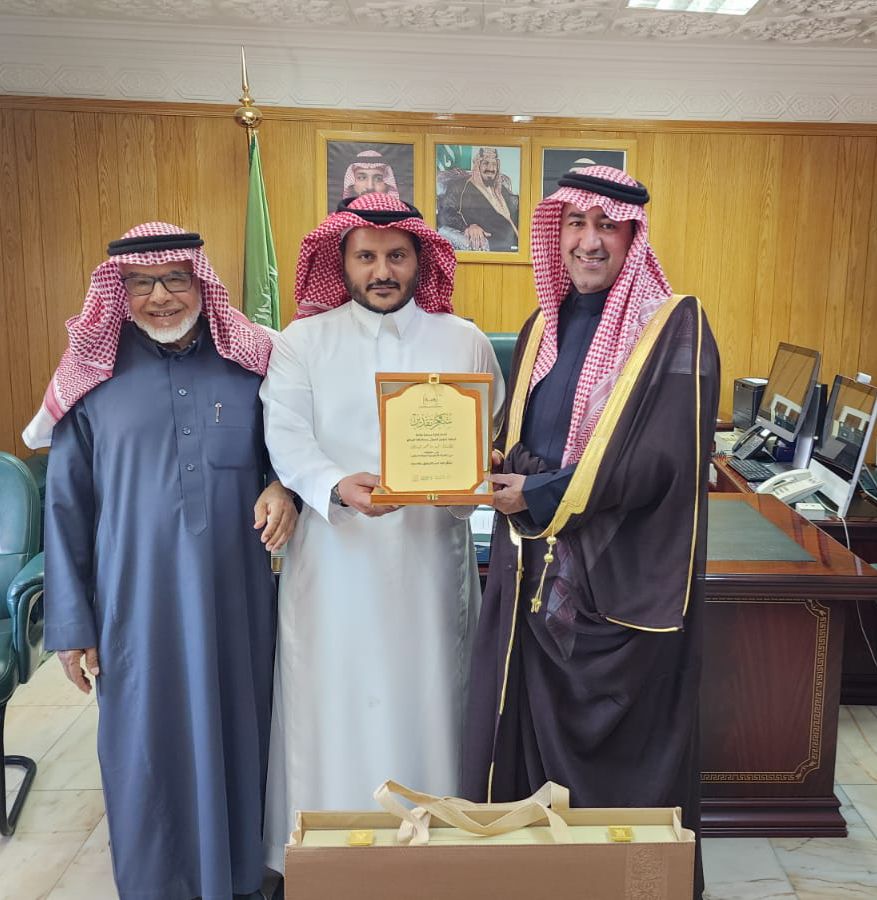 (واعظ) لرعاية شؤون الموتى في محافظة البدائع tweet media