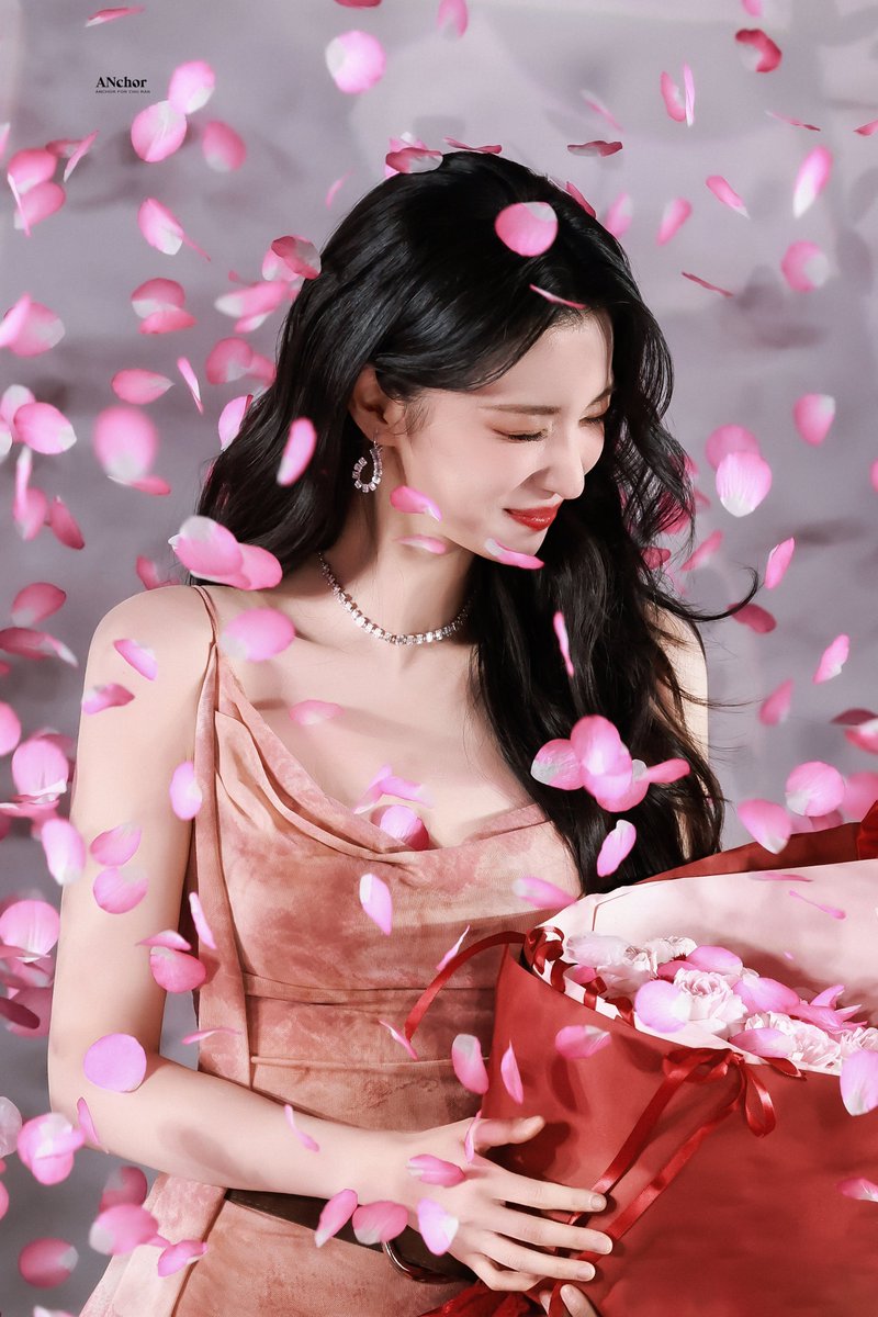 เดือนแปด tweet media