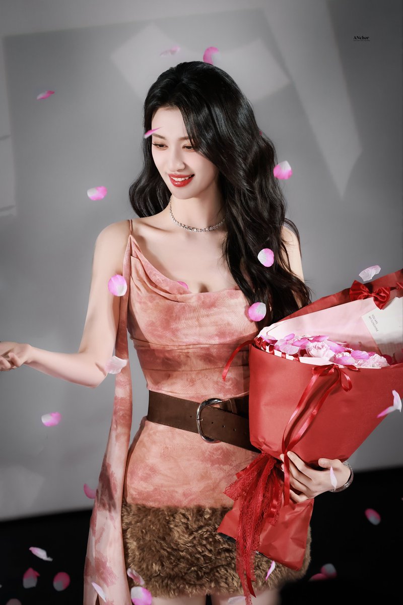 เดือนแปด tweet media