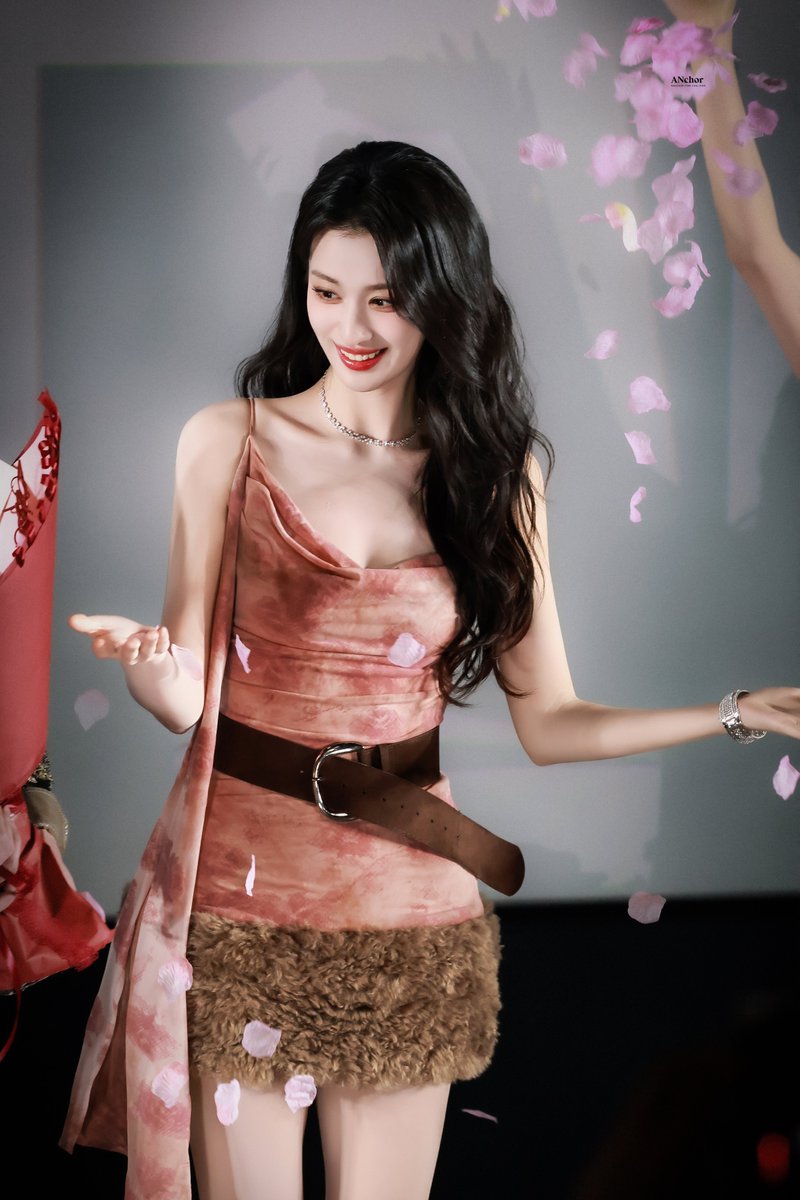 เดือนแปด tweet media