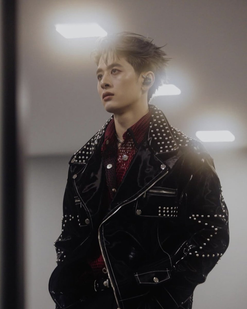 หล่ออะไรขนาดนั้นล่ะพี่🫠
#XXSIVK 
#PorscheSivakorn