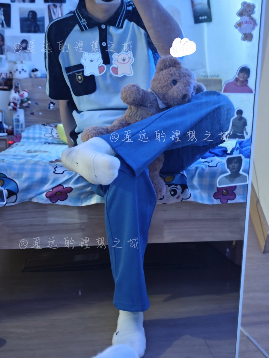 寒假放假每天也都是校服搭配篮球白袜，穿臭了还能塞进修勾嘴里猛吸👿
＃高中生 ＃白袜 ＃体育生 ＃校服 ＃原味 ＃足控