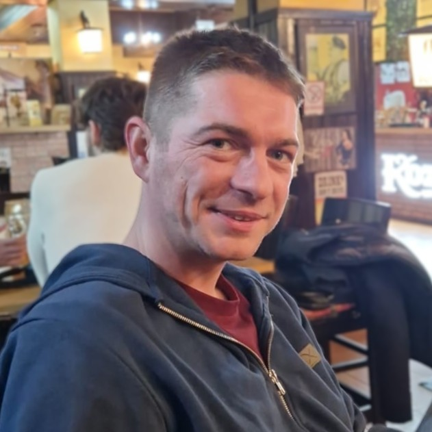 🚨 Police are urgently appealing for help to find Marius, 37, who is missing from Crawley.

He was last seen at around 5.15am on Thursday 5 February. Marius is 5’5”, with blond hair and blue eyes, and was wearing a dark grey polo shirt, black trousers, black &amp; orange safety shoes