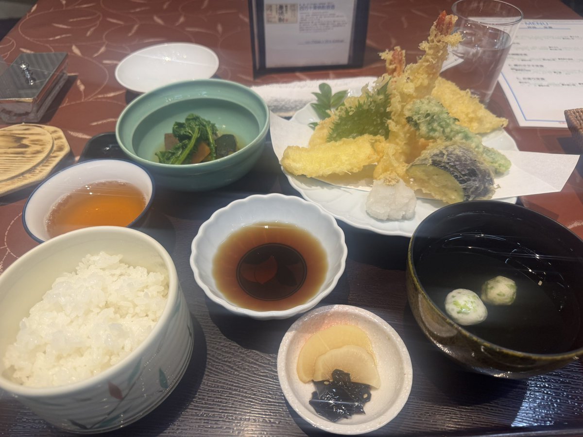 今日はてんぷら定食
普通に美味い！
明日は初日とおなじカツオのたたき定食にしよう
