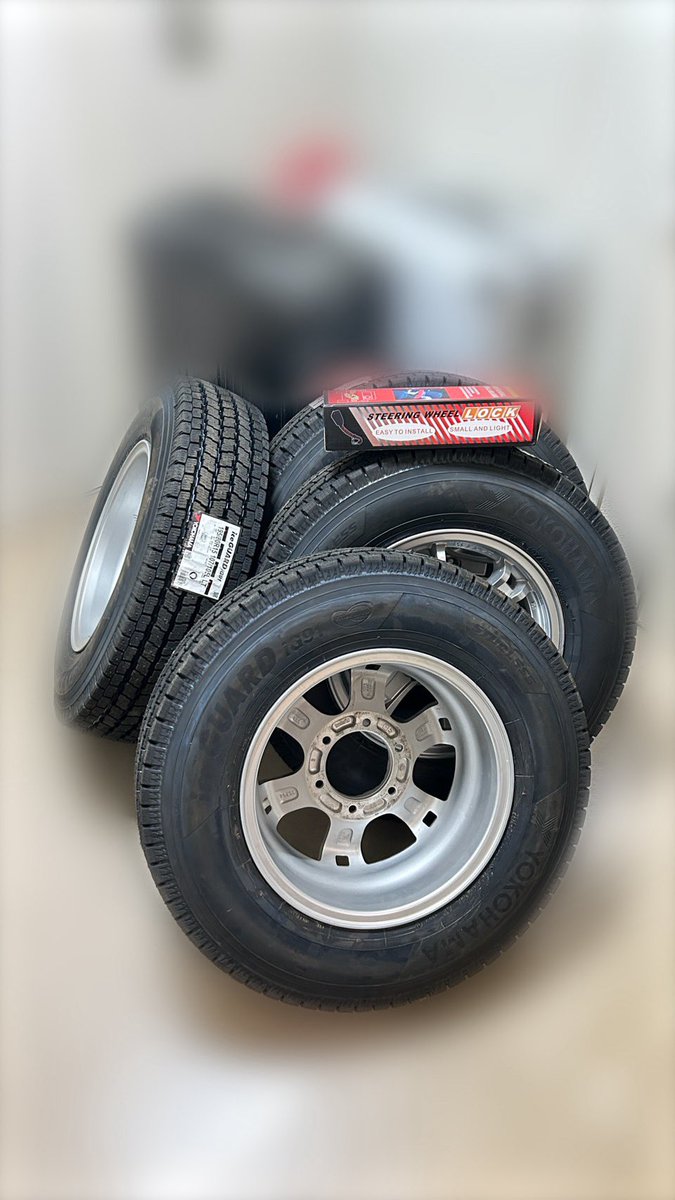 samurai_badass's tweet image. スタッドレスタイヤを持って来てくださったあたおかの方へ

お気持ちはとてもありがたいのですが、
刑務所は大変狭く、置く場所もなくて困っております。

そのままにしてありますので、引き取りに来ていただけますでしょうか？

よろしくお願いいたします🙇

ブリーフ団より