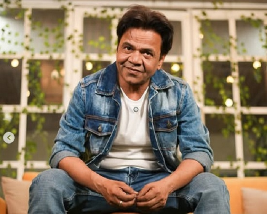 dryashtiwari's tweet photo. This is Rajpal Yadav, someone we all know for his comedy, iconic roles, and endless memes, surrendering to Tihar Jail to serve a six-month sentence in a cheque bounce case.
> Over ₹9 crore in debt.
> No money left to repay.
> No industry backing when things fell apart.
> Facing the consequences alone.

We are taught to work hard, stay relevant, and keep earning.
We are not taught how debt works, how guarantees trap you, or how one signature can ruin decades of work.

Money management isn’t seen as a skill here.
It’s treated like something you “figure out later.”
Later is usually when it’s too late.

This isn’t a celebrity story.
It’s a reminder that financial illiteracy doesn’t care about success, status, or public love.
If financial education isn’t learned early, life teaches it at the end.