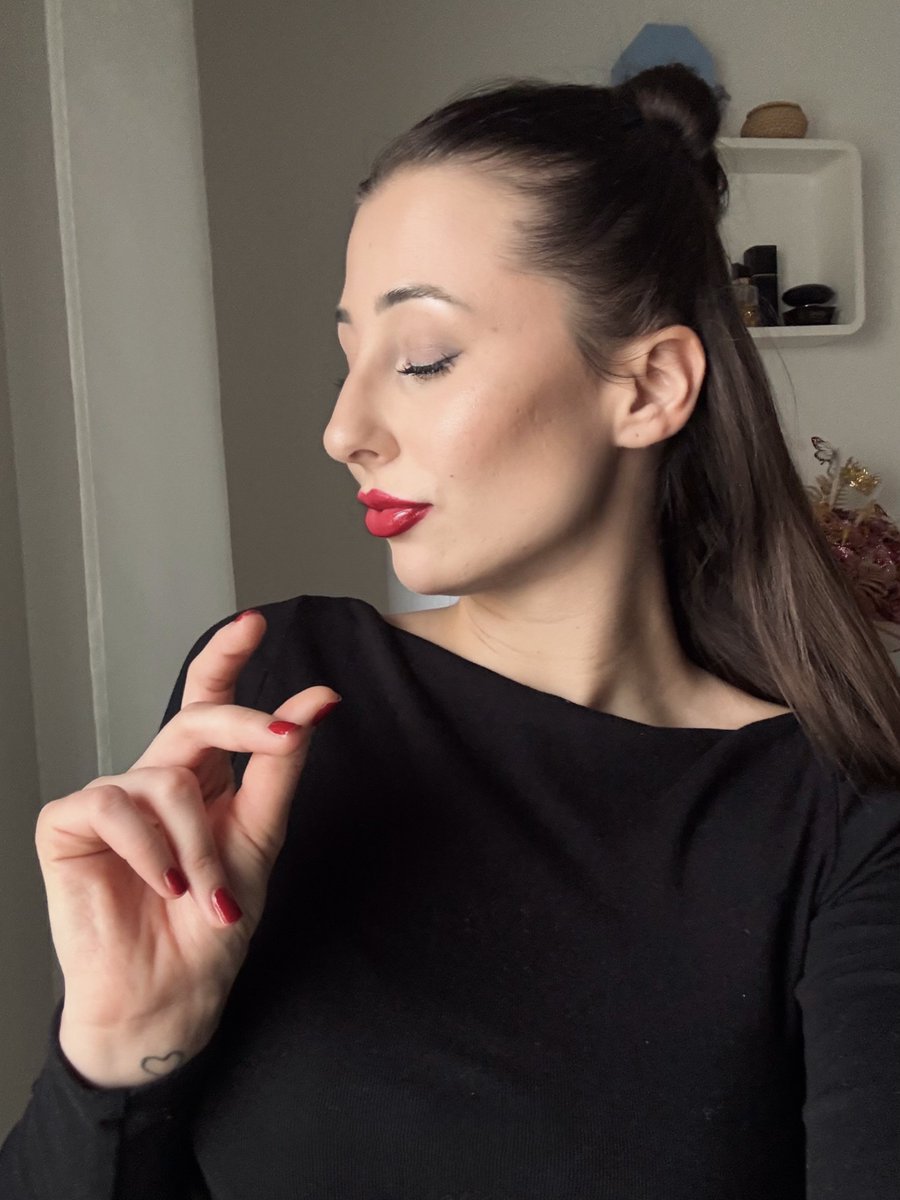 🩷 QUEEN SARAH 🩷 tweet media