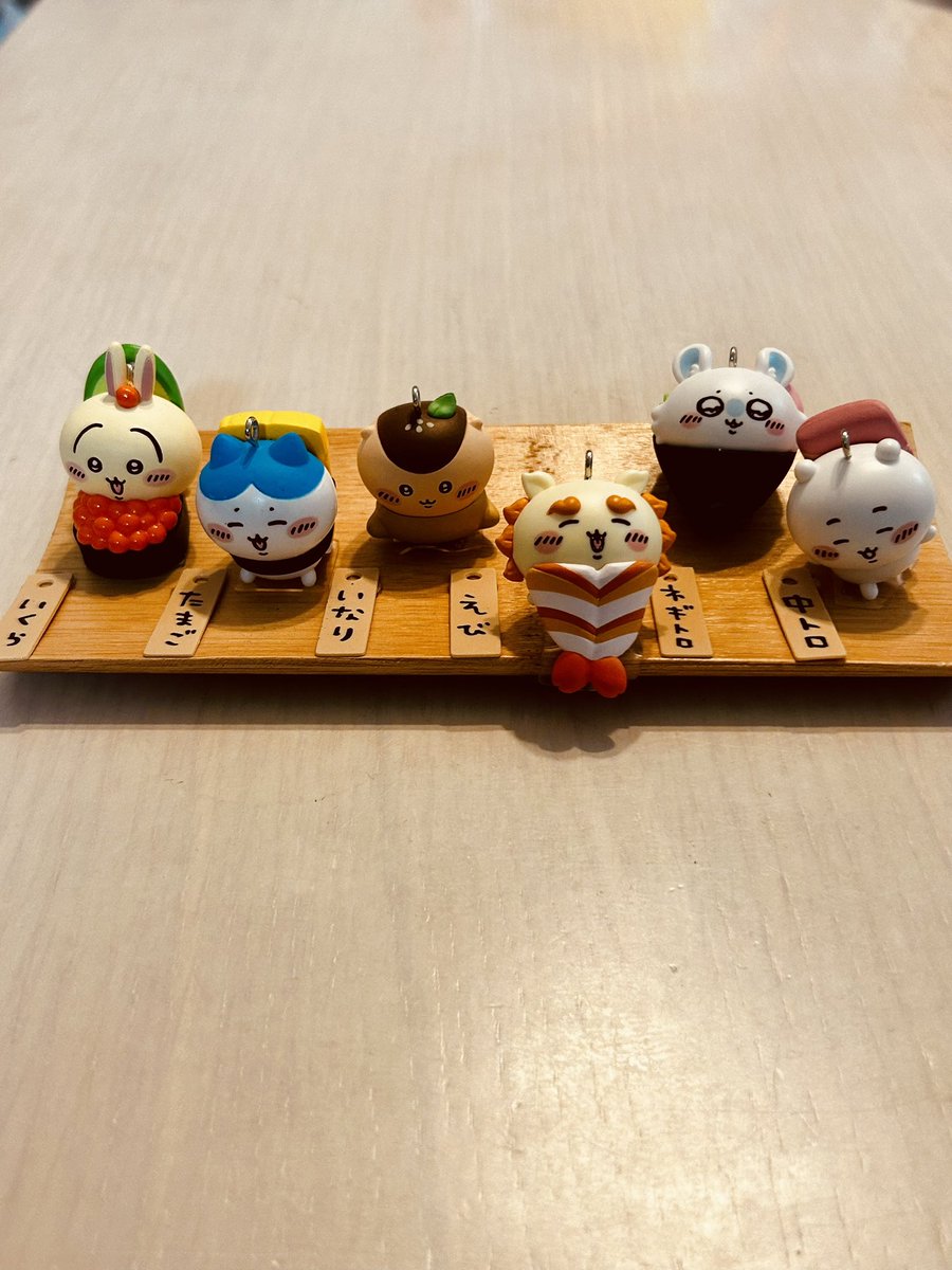 Chucky_Games_'s tweet photo. ちいかわのガチャガチャ
コンプしたから飾った🥰
後はこれごと入れれるケースが欲しいな🙄 https://t.co/DRCVkjSS8c