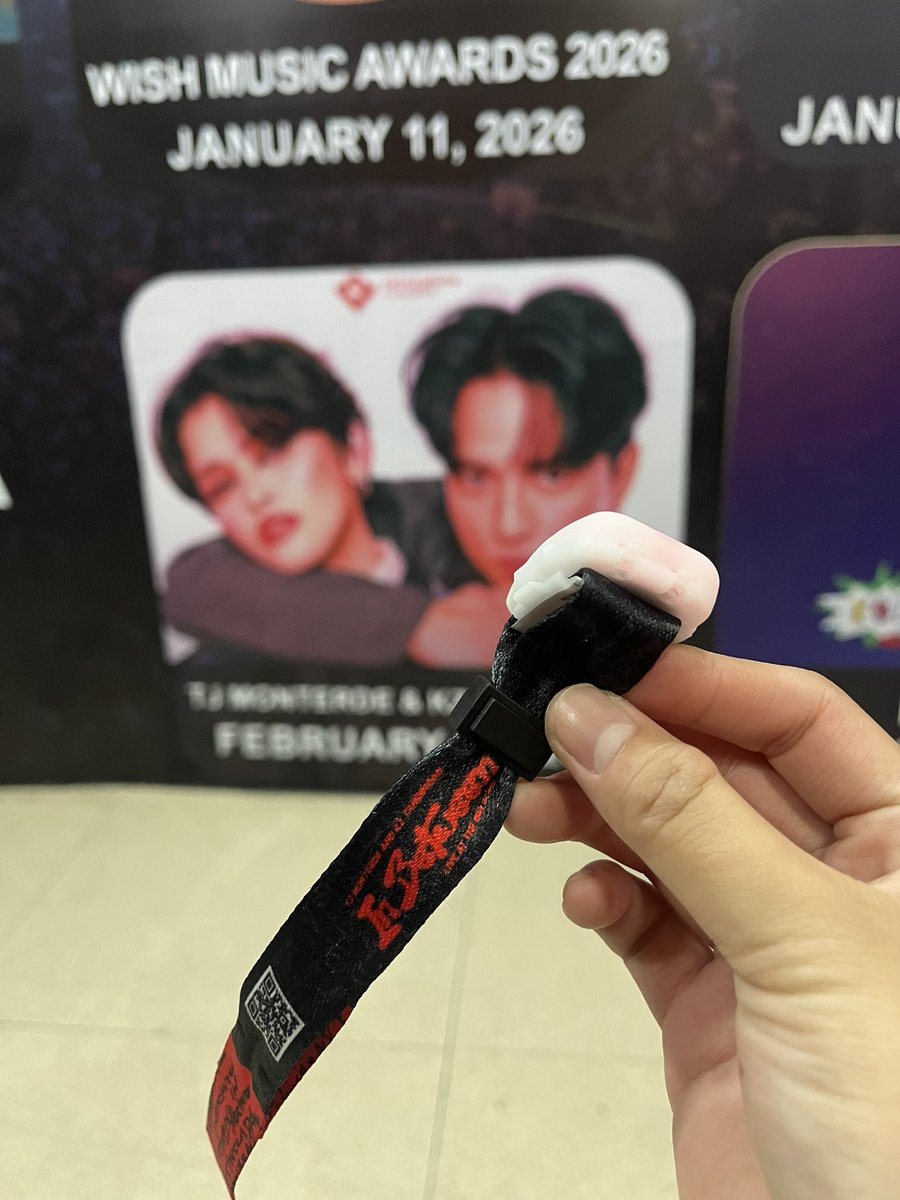 BeSimpleFTW's tweet photo. Attending TJ’s and KZ’s concert will always be a core memory ✨🔥❤️
Ito ang concert na may kaunting harutan haha kilig!!
#InBetweenD3
#tjmonterde #kztandingan
#LifeOutsideDustBia https://t.co/xOEEewUAGT
