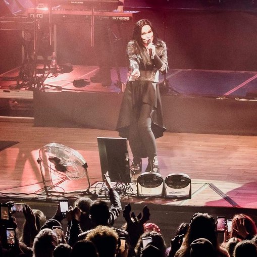 Found this pic where <a href="/tarjaofficial/">Tarja Turunen</a> is pointing at me and killing me with "She's a killer, killer"!  Love it 😍 #VictimOfTarja