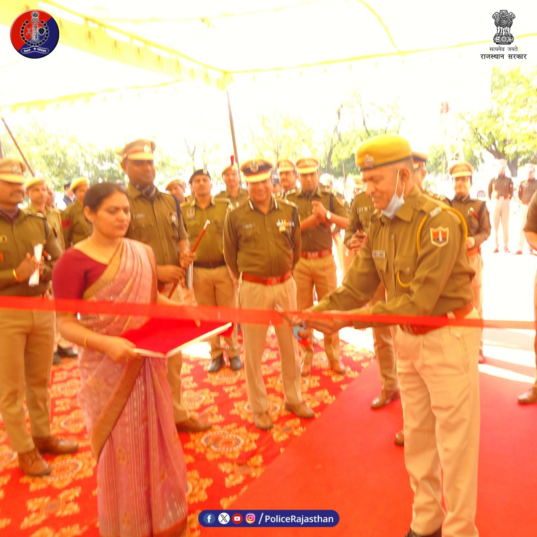 PoliceRajasthan's tweet photo. सेवा सिर्फ वर्दी तक सीमित नहीं होती, सेवा की शुरुआत अपने कर्मियों की सेहत से होती है।

भीलवाड़ा दौरे के दौरान श्री राजीव कुमार शर्मा, महानिदेशक पुलिस, राजस्थान द्वारा हेल्थ कैंप का उद्घाटन राजस्थान पुलिस की उस संवेदनशील सोच को दर्शाता है, जहाँ जवानों की सेहत और मनोबल सबसे बड़ी प्राथमिकता है।

जो दिन-रात दूसरों की सुरक्षा में खड़ा रहता है, उसकी सेहत की चिंता भी उतनी ही ज़रूरी है। 

राजस्थान पुलिस अपने जवानों को सिर्फ बल नहीं, परिवार मानती है।

स्वस्थ पुलिस — सुरक्ष��त समाज।

#RajasthanPolice
#DGPVisit
#BhilwaraPolice 
#PoliceWelfare
#HealthCamp