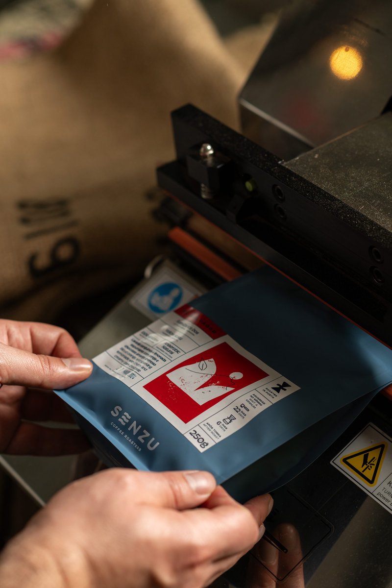 packagings's tweet image. Senzu’s #rebrand - Custom artwork distinguishes each #coffee reference, creating a cohesive yet #flexiblesystem that extends seamlessly across packaging, merchandising, and brand collateral.

packagingoftheworld.com/2026/02/senzu-…

#packagingdesign by HAGA