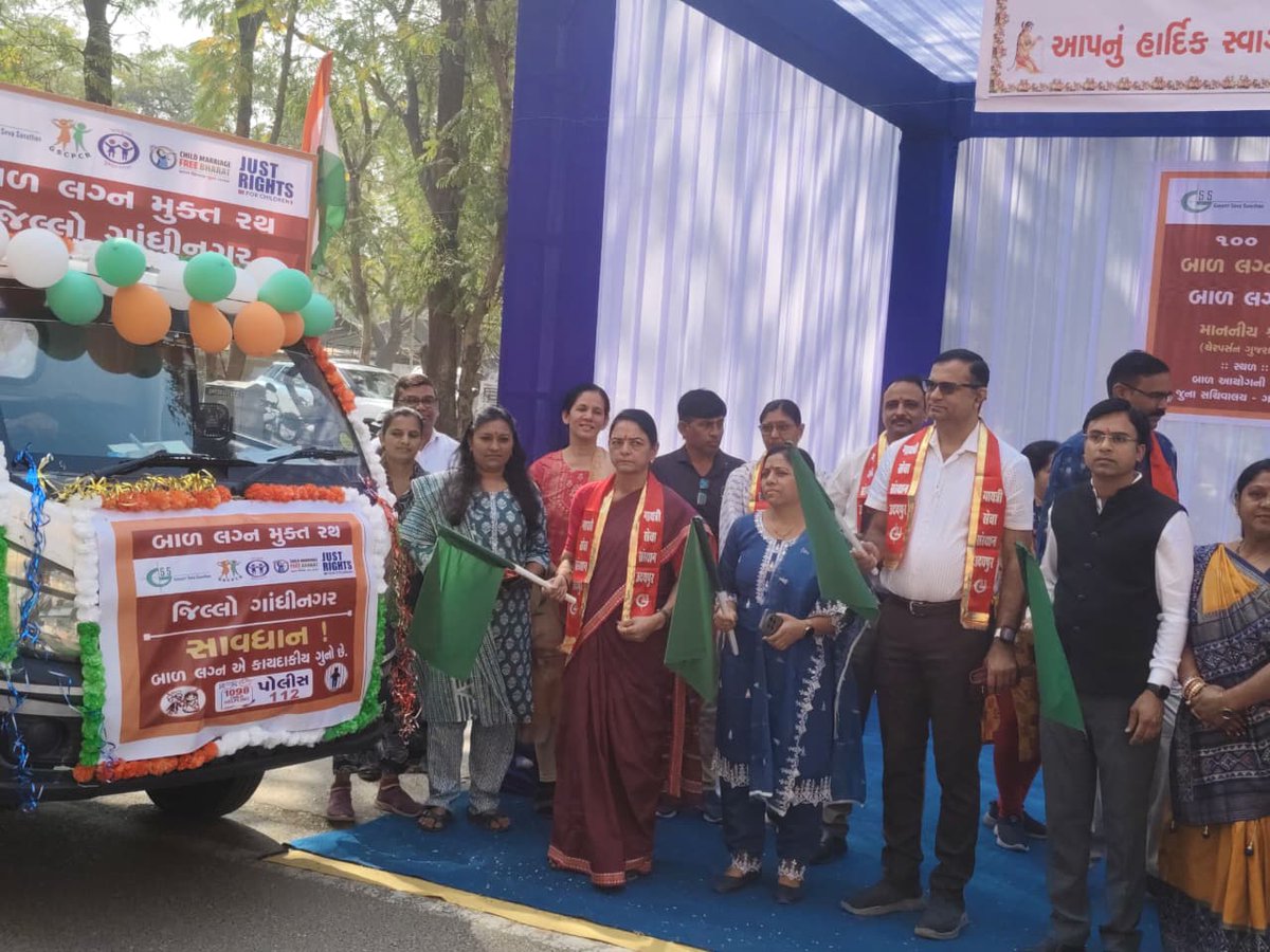 SJEDGujarat's tweet photo. આજ રોજ ભારત સરકારના ૧૦૦ દિવસીય બાલ વિવાહ મુક્ત ભારત અભિયાન અંતર્ગત  જનજાગૃતિ ફેલાવવાના ઉમદા હેતુથી 'બાલ વિવાહ મુક્ત   ભારત અભિયાન રથનો પ્રારંભ કરવામાં આવ્યો છે.

ગુજરાત બાળ સંરક્ષણ આયોગના ચેરપર્સન ધર્મિષ્ઠાબેન ગજ્જર, સમાજ સુરક્ષા પ્રભાગ નિયામક શ્રી વિક્રમસિંહ જાદવ સાહેબ, સંયુક્ત નિયામક વાળા મેડમ તેમજ ગાયત્રી સેવા સંસ્થાનના પદાધિકારીઓ અને કર્મચારીઓની ગરિમામય ઉપસ્થિતિમાં બાળ વિવાહ અટકાવવા માટેના શપથ લેવામાં આવ્યા હતા.

ગાંધીનગર, પાટણ અને મહેસાણા જિલ્લાઓમાં જન-જન સુધી જાગૃતિનો સંદેશ પહોંચાડવા માટે 'બાલ વિવાહ મુક્ત ભારત અભિયાન રથ' ને લીલી ઝંડી આપી પ્રસ્થાન કરાવવામાં આવ્યું. આ અભિયાનનો મુખ્ય ઉદ્દેશ્ય સમાજમાંથી બાળ વિવાહ જેવી કુપ્રથાને જડમૂળથી નાબૂદ કરવાનો અને બાળકોના ઉજ્જવળ ભવિષ્યને સુરક્ષિત કરવાનો છે.

@Bhupendrapbjp @CMOGuj @InfoGujarat
@sanghaviharsh @drpradyumanvaja @manisha_vakil
@MSJEGOI @social_defence