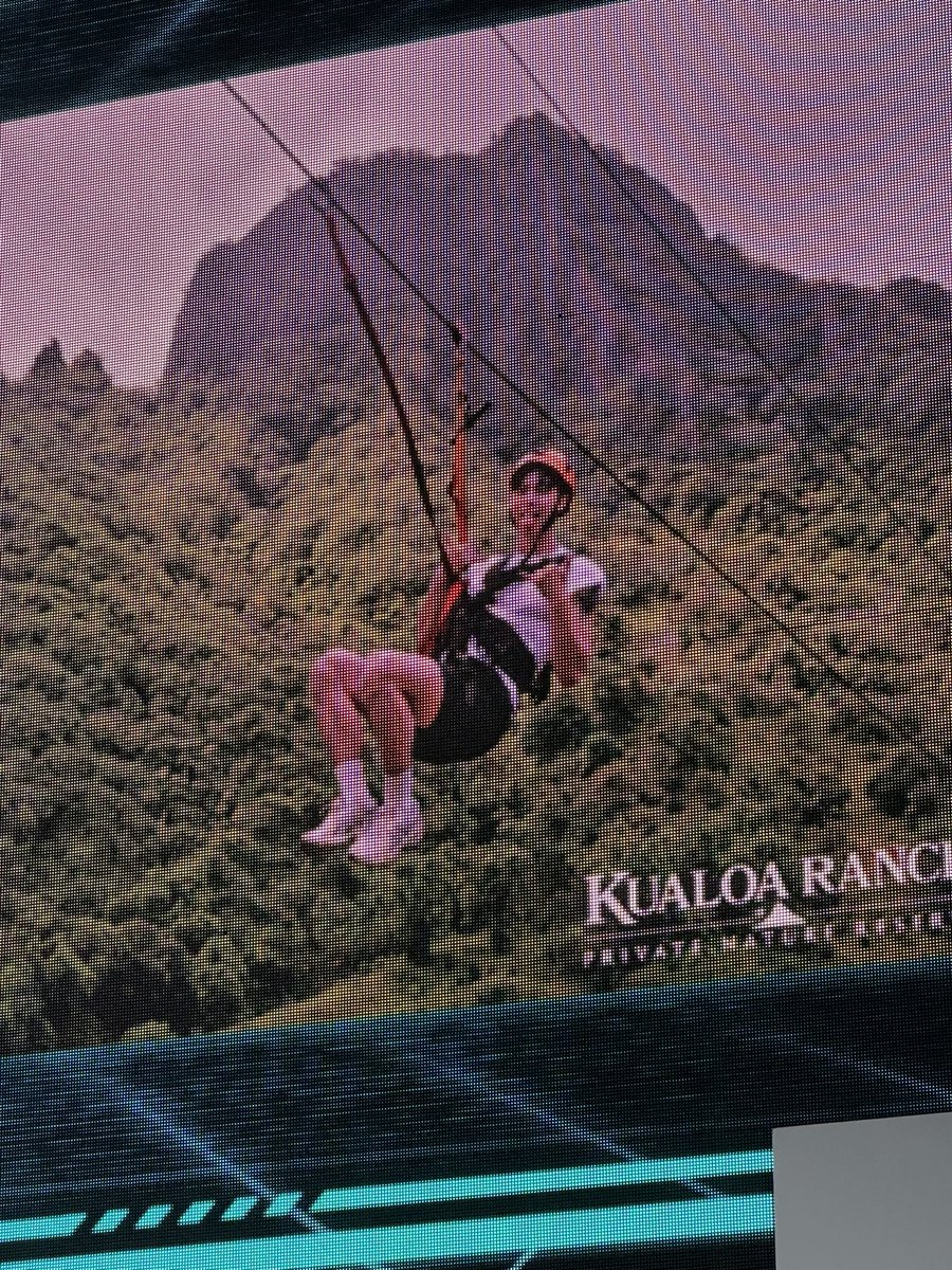 아니 이런거까지 보여준다고 하와이에서 짚라인 타는 쟈니ㅋㅋㅋㅋㅋㅋㅋㅌ 도영이가 플랜짜고 결제하고 운전은 쟈니가 해서 갔대ㅋㅋㅋㅋ