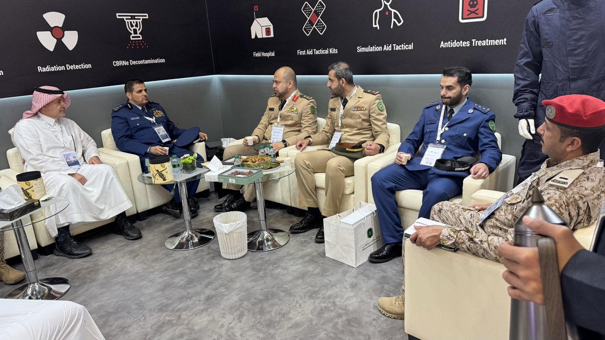 overtech_sa's tweet photo. تشرفنا بزيارة أصحاب المعالي القادة إلى جناحنا،
اللواء الدكتور عبدالاله راجح الكثيري،
اللواء الطبيب ياسر بن حسين مندورة،
واللواء ركن عوض بن مشوح العنزي.

زيارة تعكس اهتمام القيادات بتعزيز منظومات الدفاع والأمن.
#وزارة_الداخلية 
#وزارة_الدفاع #معرض_الدفاع_العالمي_2026 #WDS2026 https://t.co/nCfHz3IfrH