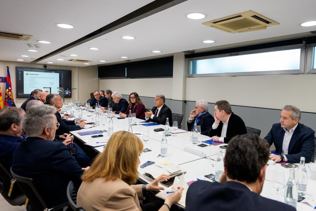 FCBarcelona_es's tweet image. Dimisión del presidente Laporta y parte de la Junta para presentarse a las elecciones 

Todos los detalles 👇
🔗 barca.link/yxIc50YbAJU