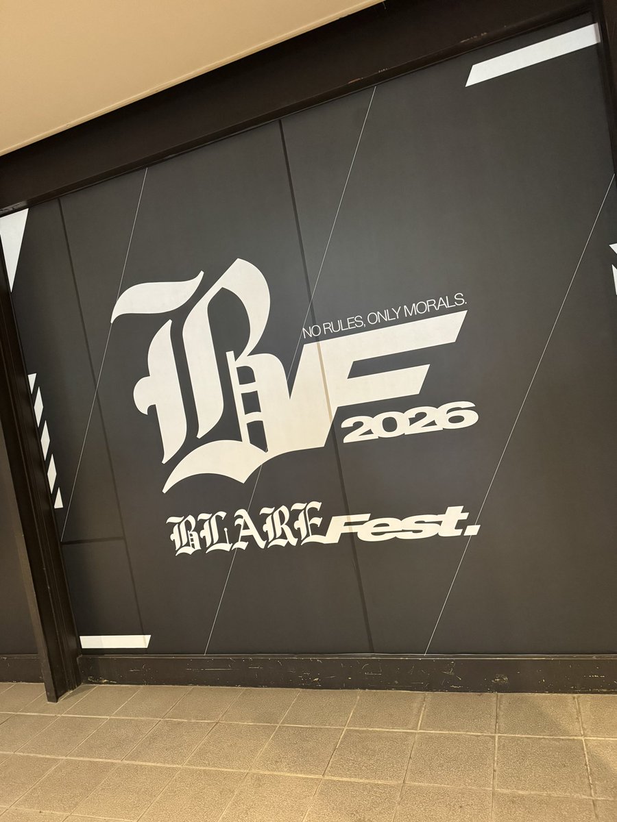 BKW_oral0715's tweet photo. ゲトバで肋骨折れた😇

医師「治療費は相手に請求とかですか」
ぼく「いや、しません....」
医師「どんな状況でぶつかったんですか？」
ぼく「あ、あのモッシュで..」
医師「人とぶつかったのはわざとですか？」
ぼく「え、あー、遊びで…」
医師「どんな遊びですか....」
ぼく「..モッシュです..」 https://t.co/Yp0VMMpPnR