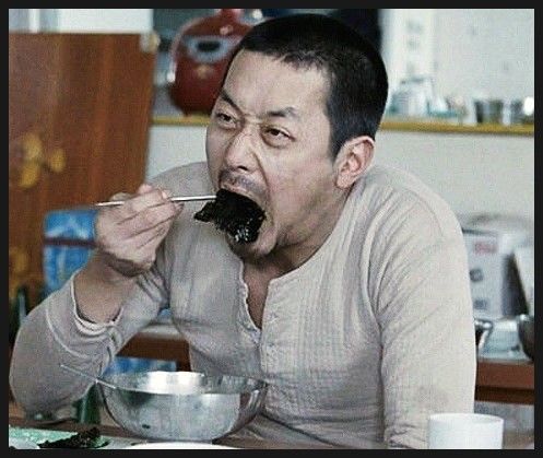 집 도착하자마자 밥 먹는 중
완전 파충류의 뇌야 지금
찬성아 밥>씻기>잠 이거 너무 가능한 거 였다