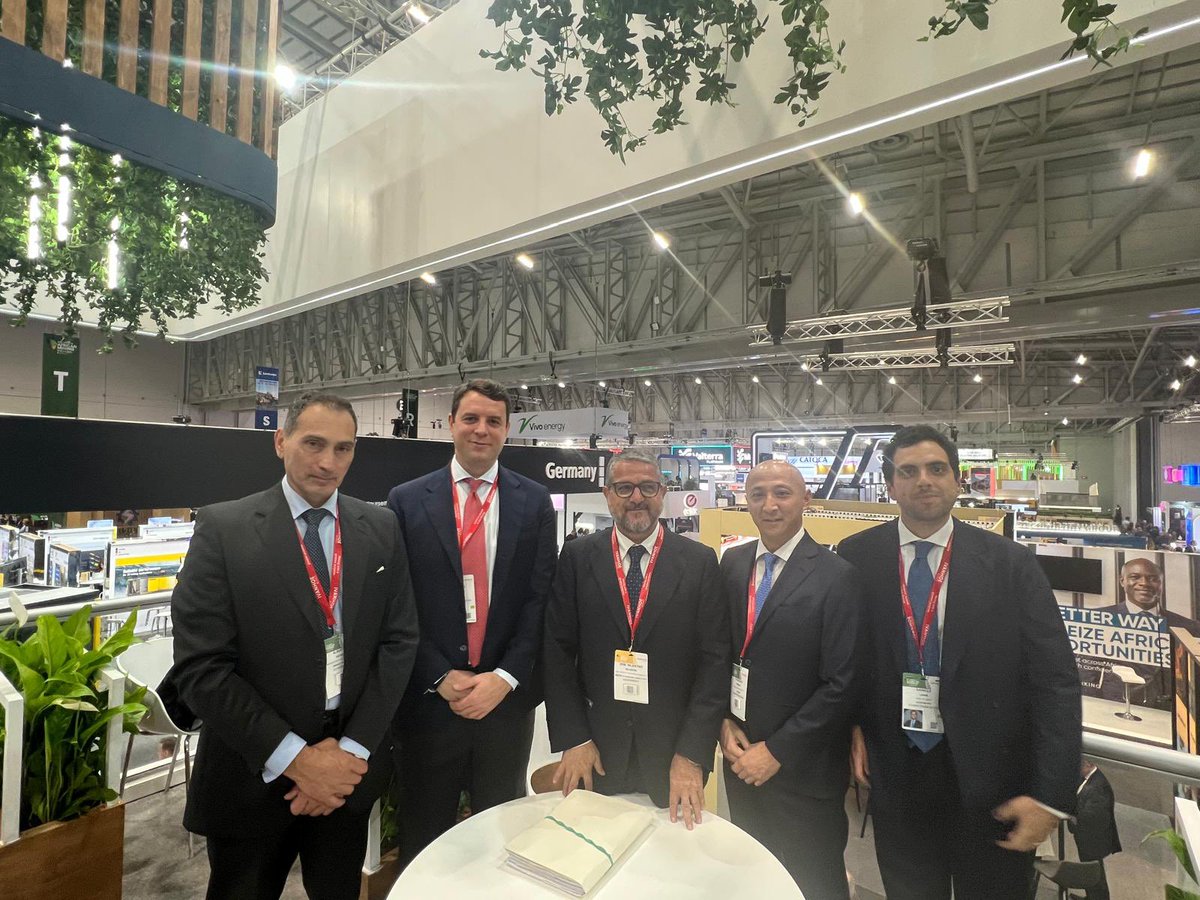 Vale_Valentini_'s tweet photo. Incontro con aziende 🇮🇹 presenti a #IndabaMining
Prima presenza politica italiana a uno dei principali eventi internazionali sui #mineralicritici, e più importante evento del settore in Africa, a conferma dell’attenzione del Sistema Paese verso un comparto strategico. https://t.co/rAosCmH8Cj