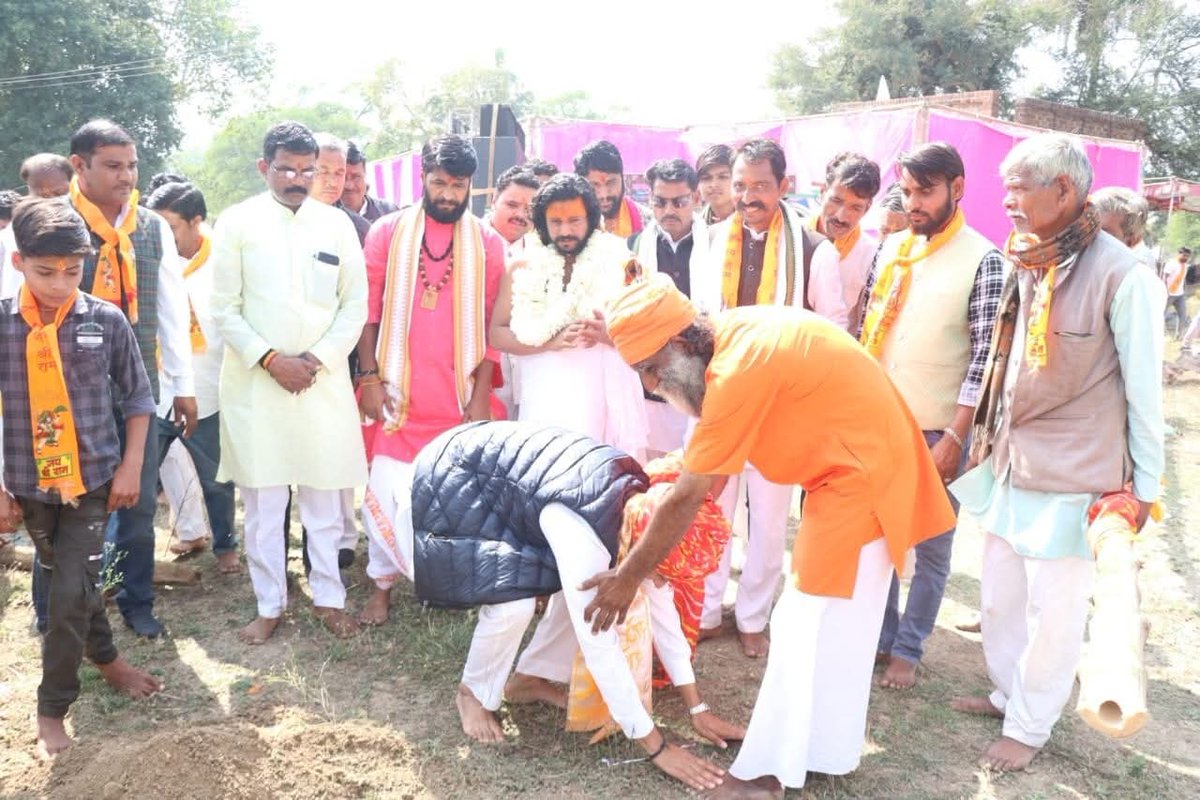 office_jvsingh's tweet photo. *आज ग्राम अहिरखेड़ी में क्षेत्र के परम पूज्य संतों की पावन उपस्थिति में आयोजित धार्मिक आयोजन में सम्मिलित हुए पूर्व मंत्री राघौगढ़ विधायक आदरणीय श्री जयवर्धन सिंह जी*
@JVSinghINC https://t.co/ZGaSYnFZ9P