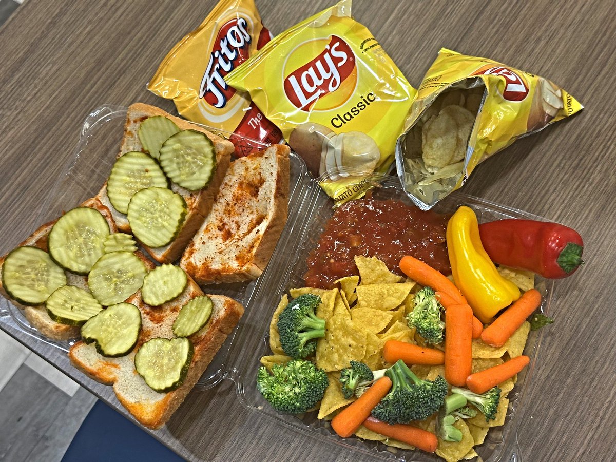 Robotvirgin's tweet image. Vegan Snacks at the Super Bowl Party at my Work (2/08/26)!

.
.
.
.
.
.
.
.
#vegansnacks #vegansuperbowlsnacks #veganoptions #veggies #vegetables #veggilovers #vegan #veganfood #plantbased #veganism #chips #chipsandsalsa #veganfortheanimals #govegan #superbowl2026 #vegansuperbowl