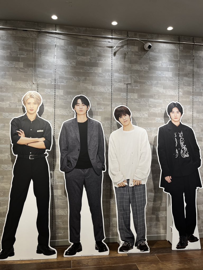 明日からスタートするpopup shopでは
棗さん・斗真・南条さん・天真の
等身大パネルがお出迎え❣️

4話までの場面写パネルもありますので
ぜひご堪能ください💄✨

📅26/2/10(火)～3/4(水)
📍MEDICOS SHOP渋谷
🔗 medicos-e.net/newsdetail/cos…

#ドラマコスラバ