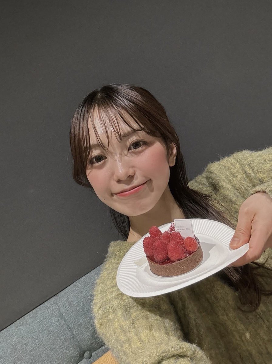 takeachance_38's tweet photo. エーーン😭😭😭去年のビルボードでプレゼントしたお洋服、miwaさん今日のやねらじで着てくれてる〜…‼️‼️‼️‼️
絶対似合うと思ってワクワクで選んだので本当に嬉しい、奇しくも（？）明日誕生日なので最高の誕生日プレゼントになりましたmiwaさんありがとう😢😢😢
#miwa #yaneuradio https://t.co/qHRYleUbxz