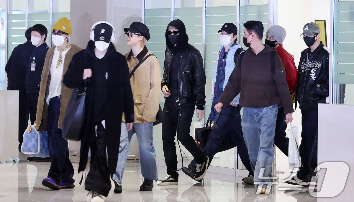 lxxyxxkkkk's tweet photo. 20260209 / 방탄소년단 입국 사진 (1)
#BTS #방탄소년단 @BTS_twt https://t.co/aoYMYCh1Ml