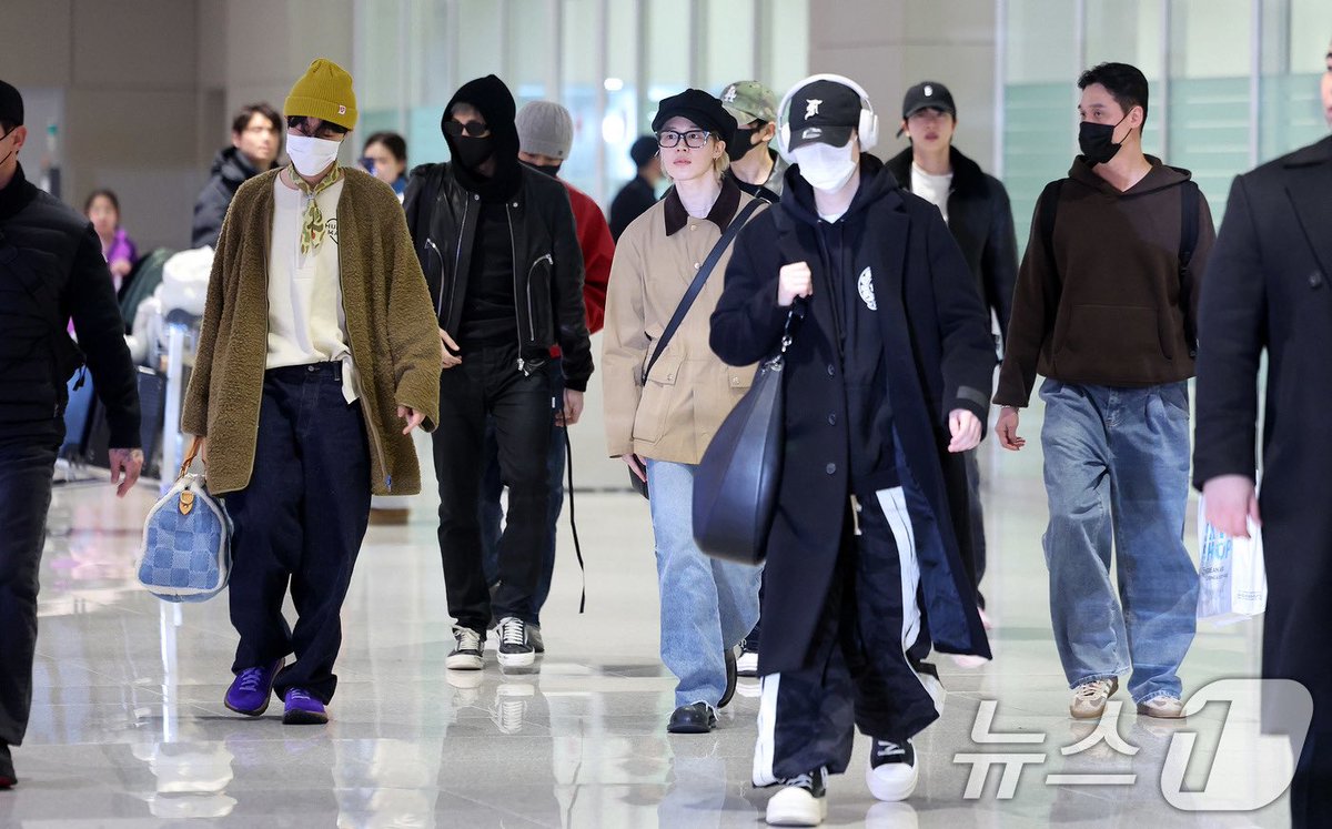 lxxyxxkkkk's tweet photo. 20260209 / 방탄소년단 입국 사진 (1)
#BTS #방탄소년단 @BTS_twt https://t.co/aoYMYCh1Ml