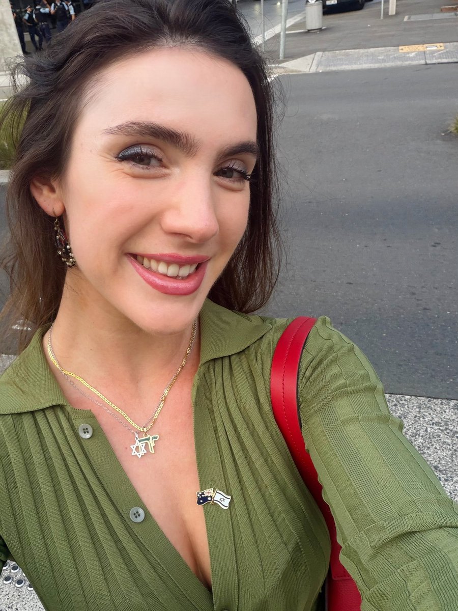 zoecabina's tweet photo. Was such a good night 💫 saw some lovely people, great music and speeches especially from the daughter of brave Reuven Morrison who was murdered at Bondi. 

While we were enjoying our night together I heard some loser protestors got pepper sprayed by police lol I guess that’s how deranged people spend their Monday when they don’t have a family or job… these people are truly tragic