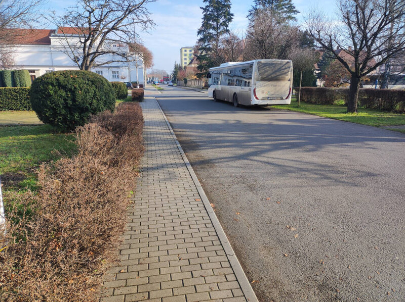 Přerovský ÚZSVM zdarma převedl městu Kojetín 12 pozemků o výměře 4 260 m2 s místními komunikacemi a veřejnou zelení. Převod pozemků, které úřad původně získal po tzv. nedostatečně identifikovaných vlastnících, umožní městu jejich efektivnější údržbu.

→ uzsvm.gov.cz/mesto-kojetin-…