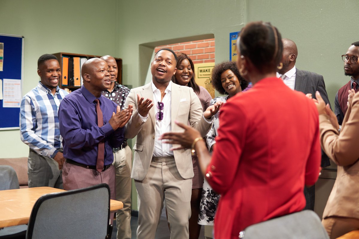 Tonight on #SkeemSaam

A new, cool teacher has everyone fascinated at Turf High.

<a href="/Official_SABC1/">SABC 1</a>