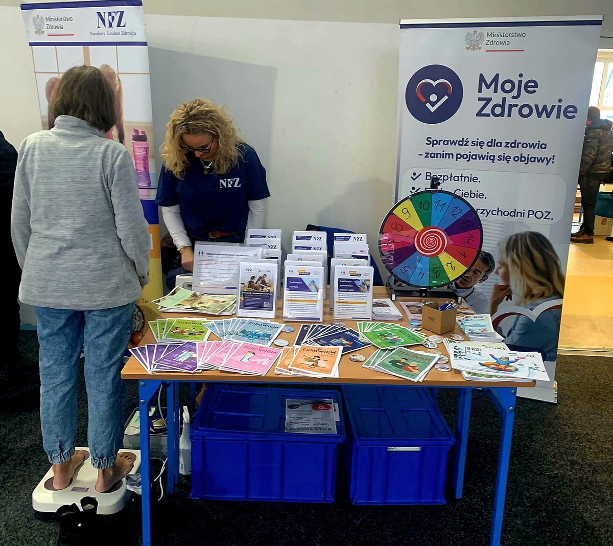 🤍 Podczas #BiałaSobota w Katolickiej Szkole Podstawowej w #Poznań przedstawiliśmy programy profilaktyczne #NFZ oraz zasady wyjazdu do sanatorium.

🏆 Uczestnicy mogli zagrać w koło fortuny z nagrodami, w tym książeczkami "Bezpieczne ferie" i "Łamigłówki dla życiowych ekspertów".