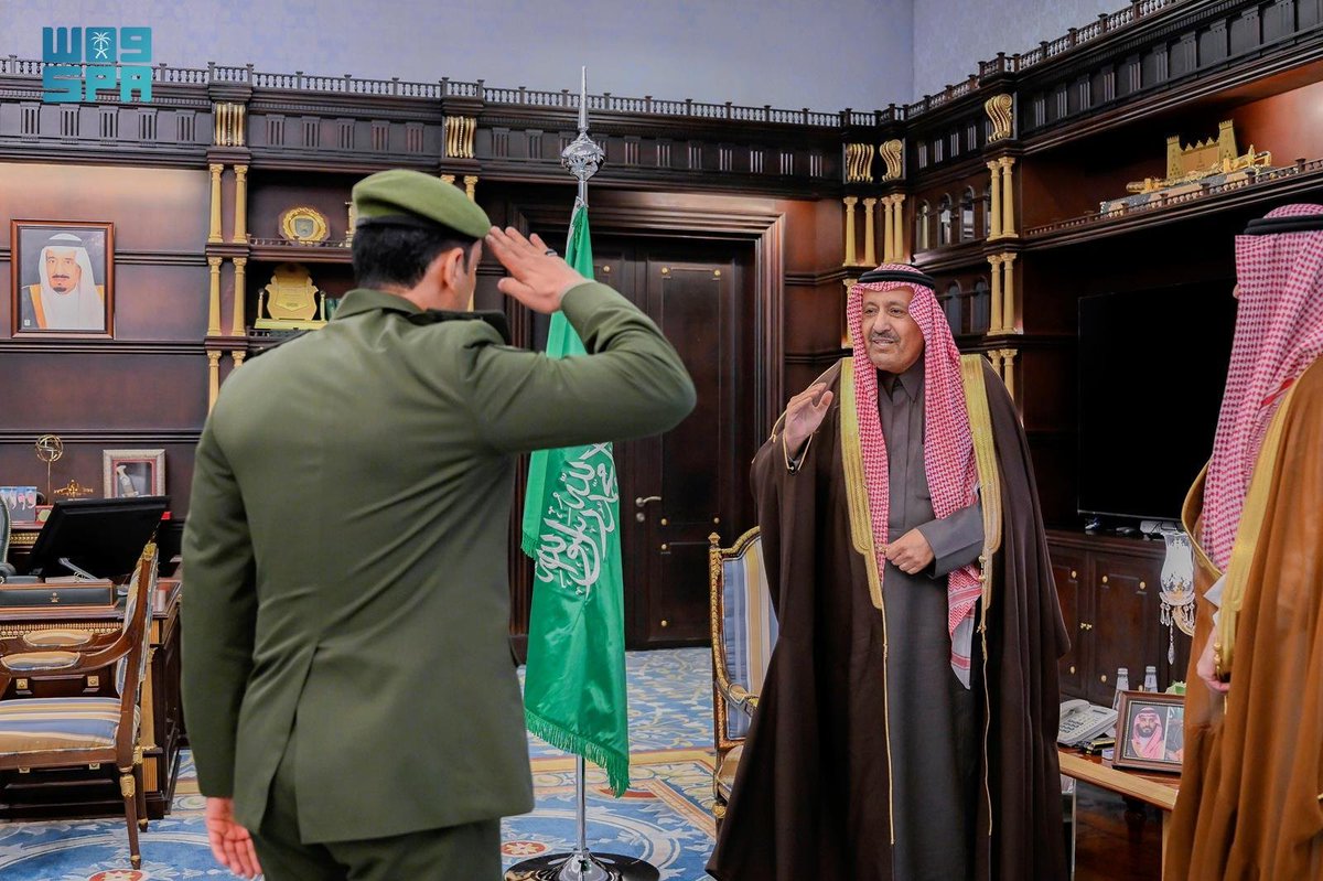 SPAregions's tweet photo. أمير الباحة يستقبل مدير جوازات المنطقة المعيّن حديثًا.
https://t.co/CgFvaGlich
#واس https://t.co/VbCrUh25Kh